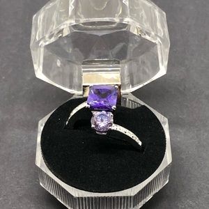 Fashion Ring With Clear Acrylic Case